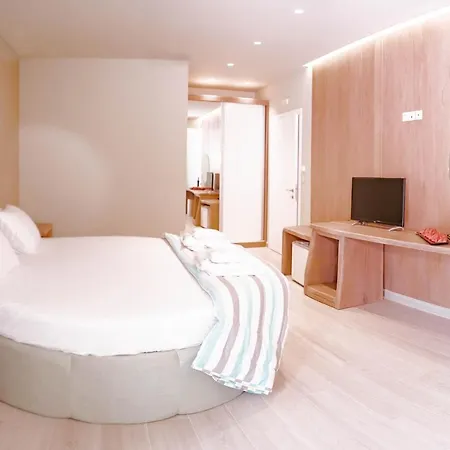 Tresor Sousouras 4*