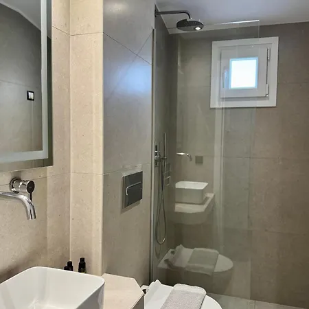 Tresor Sousouras 4*