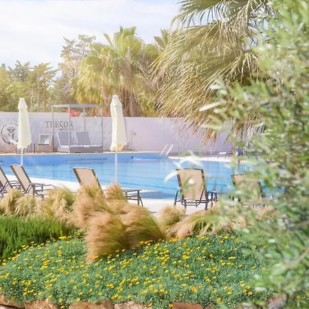 Tresor Sousouras 4*