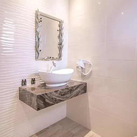 Tresor Sousouras Hotel