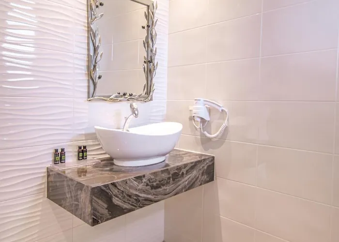 Tresor Sousouras Hotel